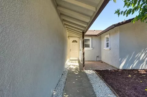 Exterior - 6351 Eldon Ave, Loomis, CA 95650 photo 4 of 9
