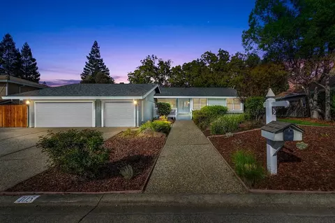 105 Gold Mine Ct, Folsom, CA 95630