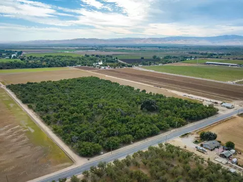7244 Paradise Rd, Modesto, CA 95350 photo 2