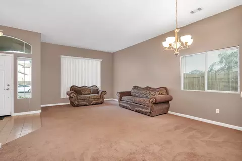 8177 Tipton Dr, Dos Palos, CA 93620 photo 5