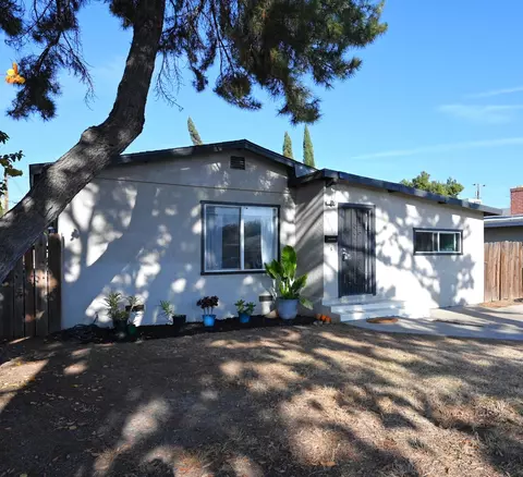 1319 W 9th St, Merced, CA 95341 photo 2