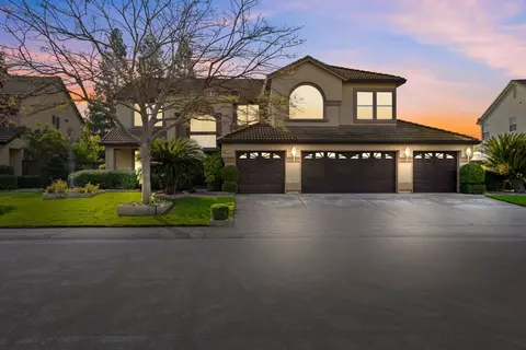 9580 Lakepoint Dr, Elk Grove, CA 95758