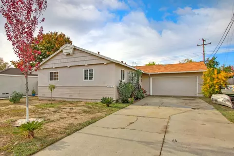 7425 Carella Dr, Sacramento, CA 95822