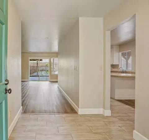 1427 Iris Dr, Lodi, CA 95242 photo 4