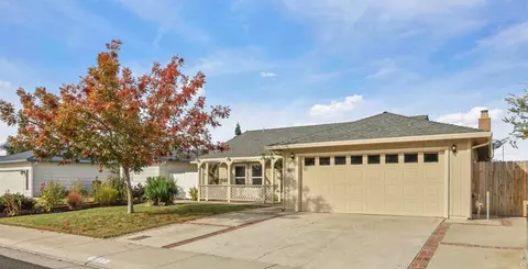 1427 Iris Dr, Lodi, CA 95242 photo 2
