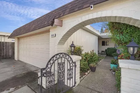 2416 W Elm St, Lodi, CA 95242 photo 3