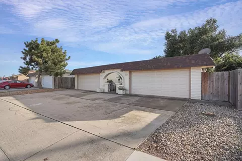 2416 W Elm St, Lodi, CA 95242 photo 2