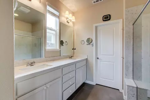 Bath - 130 Oliver Ln, Grass Valley, CA 95945 photo 1 of 6