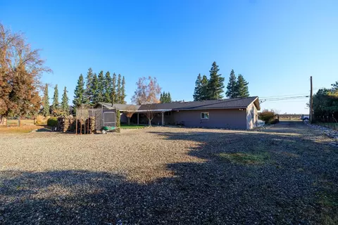 Exterior - 549 N Hopper Rd, Modesto, CA 95357 photo 7 of 14