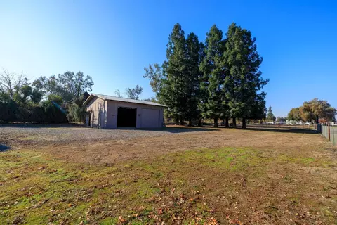 Exterior - 549 N Hopper Rd, Modesto, CA 95357 photo 9 of 14