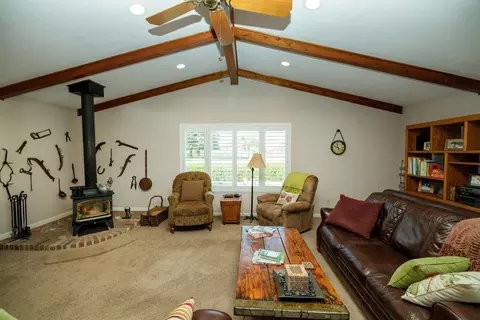 Living - 549 N Hopper Rd, Modesto, CA 95357 photo 5 of 10