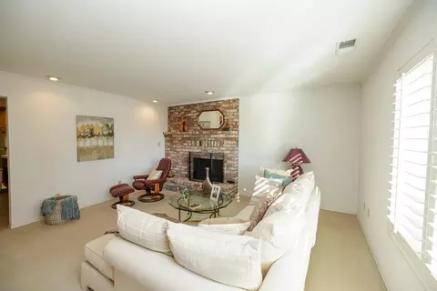 Living - 549 N Hopper Rd, Modesto, CA 95357 photo 2 of 10