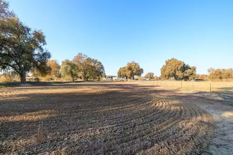 Exterior - 549 N Hopper Rd, Modesto, CA 95357 photo 10 of 14