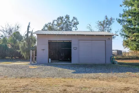 Exterior - 549 N Hopper Rd, Modesto, CA 95357 photo 2 of 14