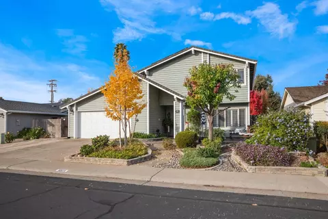 8905 Castle Park Dr, Elk Grove, CA 95624
