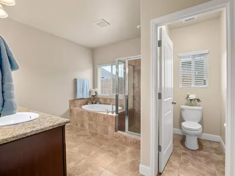 2504 Las Rosas Ave, Clovis, CA 93619 photo 21