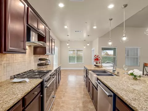 2504 Las Rosas Ave, Clovis, CA 93619 photo 5