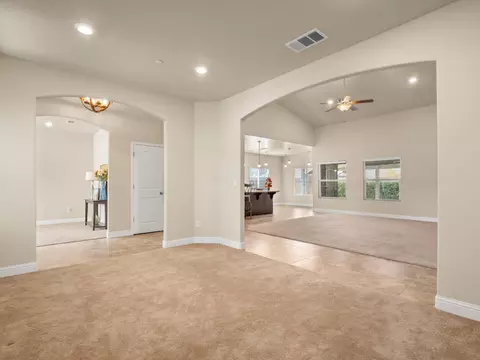 2504 Las Rosas Ave, Clovis, CA 93619 photo 12