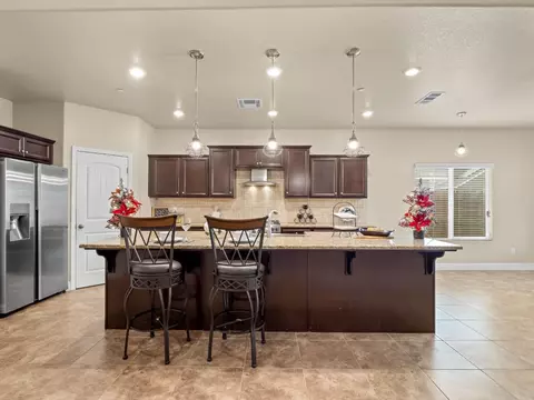 2504 Las Rosas Ave, Clovis, CA 93619 photo 4