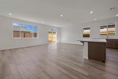 922 Cumbria Ln, Patterson, CA 95363 photo 2