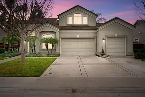 8987 Beckington Dr, Elk Grove, CA 95624