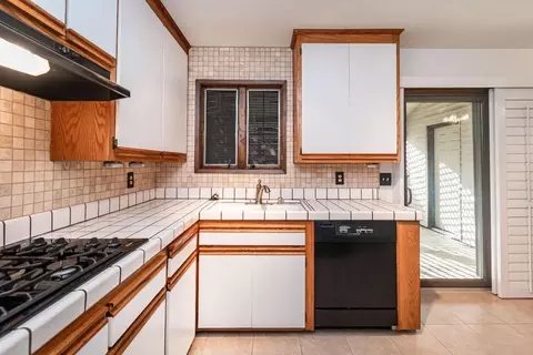 Kitchen - 6316 Edgerton Way, Carmichael, CA 95608 photo 4 of 4