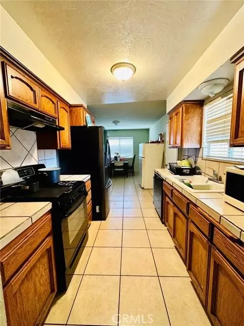 1421 Merced St, Madera, CA 93638 photo 2