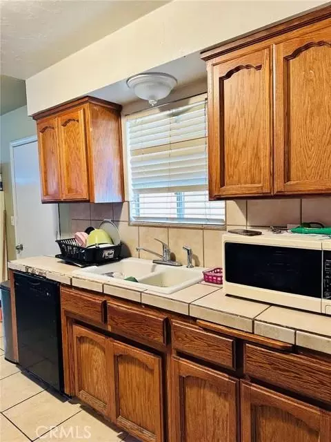 1421 Merced St, Madera, CA 93638 photo 4