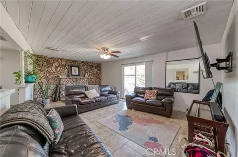 547 W San Jose Ave, Clovis, CA 93612 photo 2