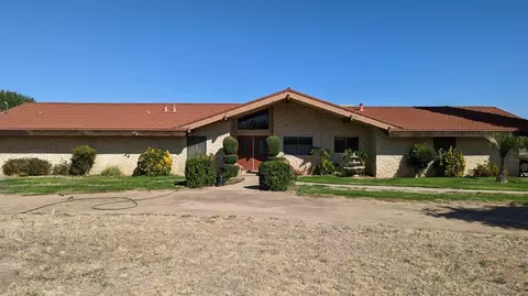 1385 E Pecan, Madera, CA 93637 photo 1
