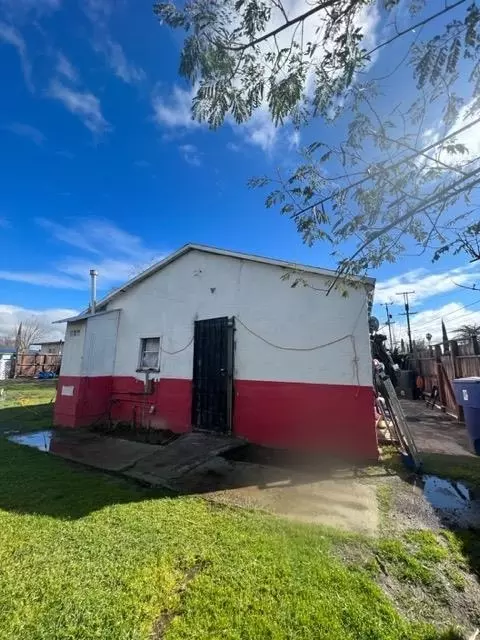 1018 E Cleveland Ave, Madera, CA 93638 photo 1