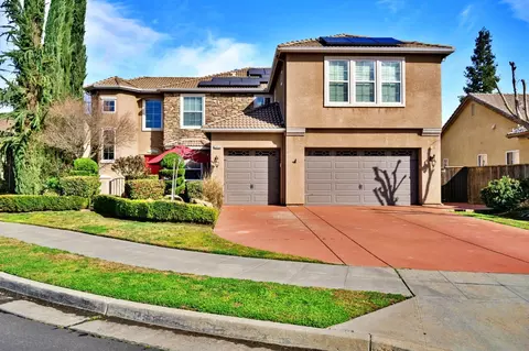 2413 Whitmore Ave, Clovis, CA 93619 photo 1
