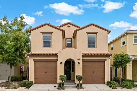 1323 Joy Dr, Clovis, CA 93619 photo 1
