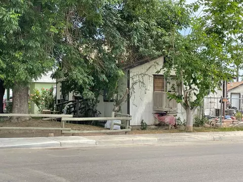 892 S 2nd St, Kerman, CA 93630 photo 2