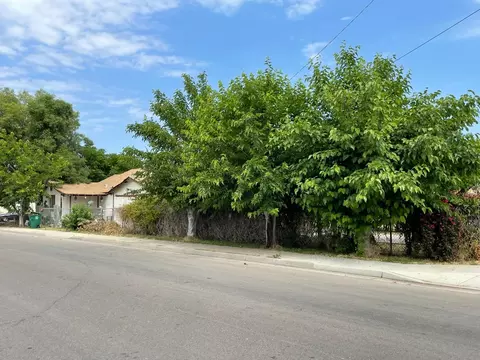 892 S 2nd St, Kerman, CA 93630 photo 5