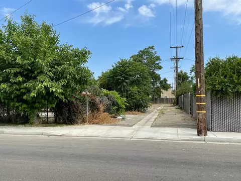 892 S 2nd St, Kerman, CA 93630 photo 4