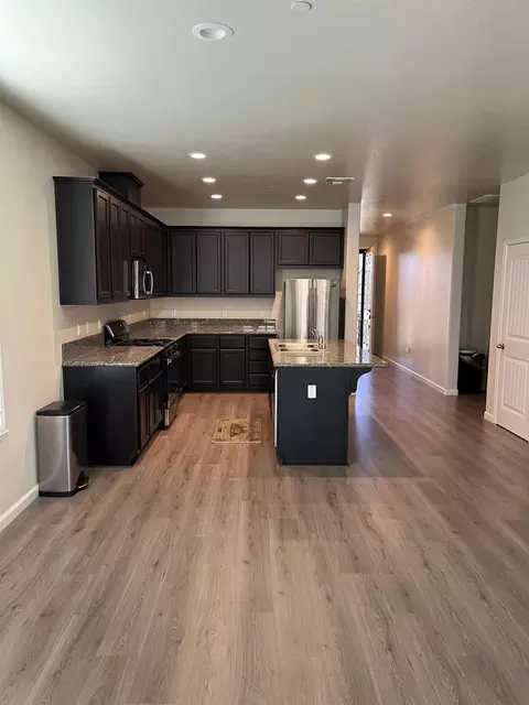 702 Marybelle Dr, Merced, CA 95348 photo 4
