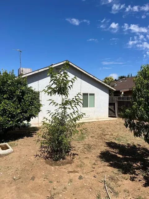 421 Wallace Ave, Madera, CA 93638 photo 4