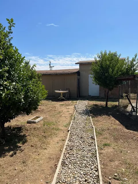 421 Wallace Ave, Madera, CA 93638 photo 5