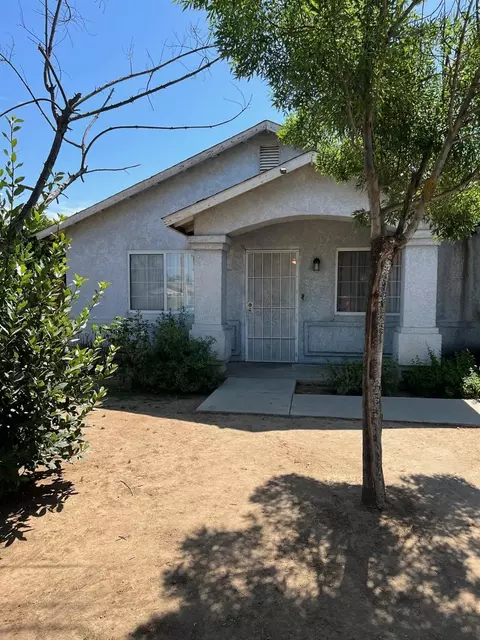 421 Wallace Ave, Madera, CA 93638 photo 2