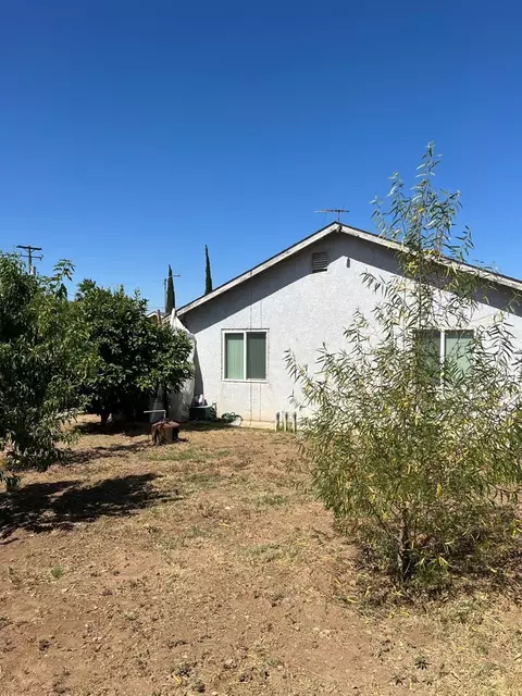 421 Wallace Ave, Madera, CA 93638 photo 3