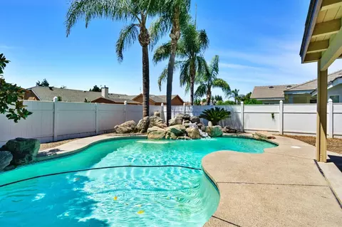 15765 W Kearney Blvd, Kerman, CA 93630 photo 3