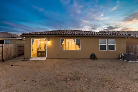 1553 Encantada Ave, Madera, CA 93637 photo 16