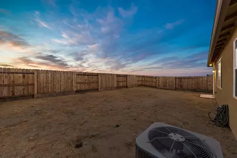 1553 Encantada Ave, Madera, CA 93637 photo 20