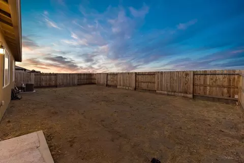 1553 Encantada Ave, Madera, CA 93637 photo 18