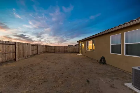 1553 Encantada Ave, Madera, CA 93637 photo 19