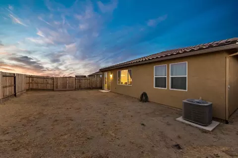 1553 Encantada Ave, Madera, CA 93637 photo 17