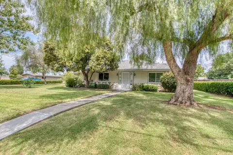 1940 14th St, Sanger, CA 93657 photo 1