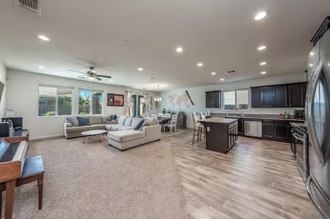 565 Ruby Dr, Lemoore, CA 93245 photo 5