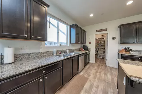 565 Ruby Dr, Lemoore, CA 93245 photo 11